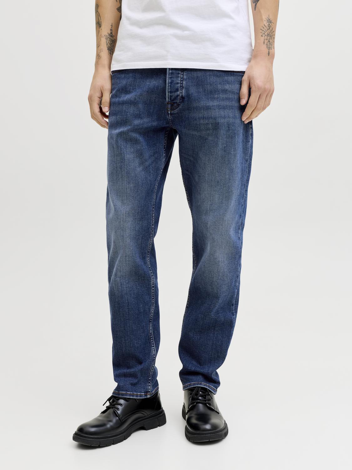 model_shot-front